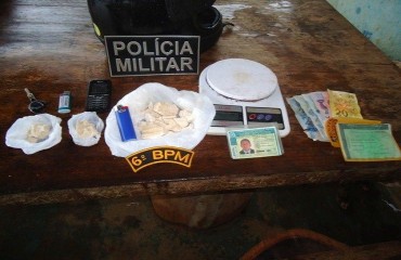 VISTA ALEGRE  - Polícia Militar faz apreenção de pedras de crack