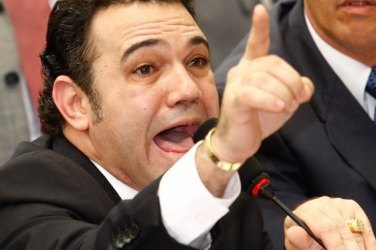 Deputado Marcos Feliciano pede instauração de inquérito sobre bíblia queimada no Acre