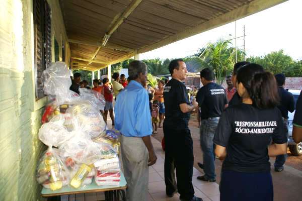 CRC-RO entrega cestas básicas na Vila Princesa