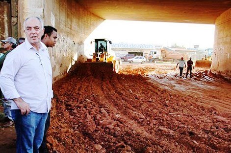 Os viadutos inacabados e a ganância da familia Nazif - Por Paulo Andreoli