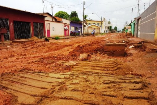  Moradores reclamam de péssimas condições de rua na zona sul
