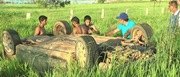 Carro capota na estrada do Pacífico e ocupantes escapam sem ferimentos