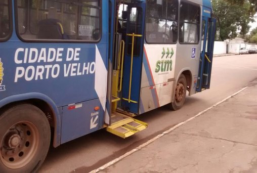 CAOS - 'Novo' ônibus do consórcio SIM quebra na região central- VÍDEO