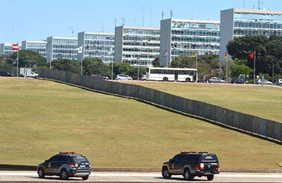 Mundo destaca 'paredão' para 'coxinhas x mortadelas' no DF