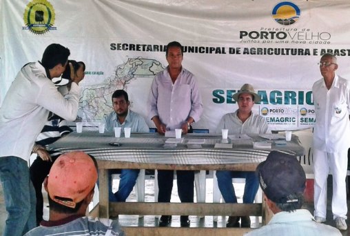 Bengala presente na entrega de maquinário para produtores da Linha do Pavão