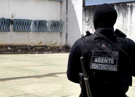 MP obtém condenação de agente que permitiu entrada de material em presídio