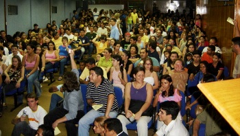 Acadêmicos da Faro assistem matéria censurada 