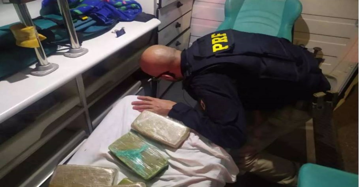 'PACIENTE TRAFICANTE': Ambulância que saiu de RO é flagrada com 44 kg de cocaína em Minas Gerais