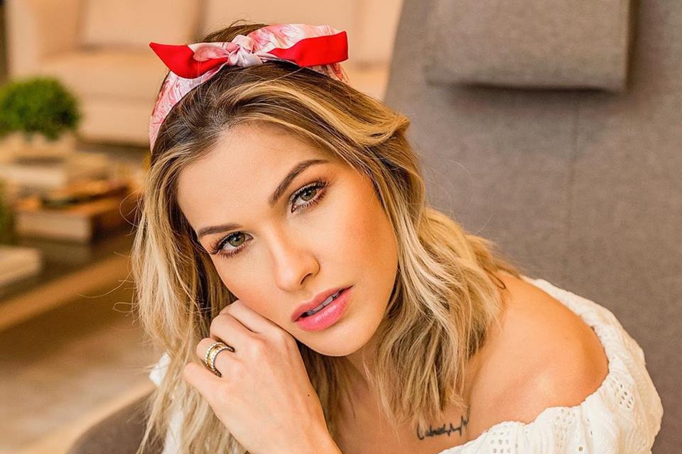 AMOR: Gusttavo Lima manda recado em foto sexy de Andressa Suita