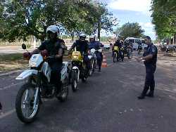 Policias militares aprimoram técnicas em policiamento ostensivo