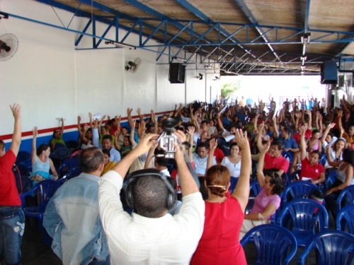 Trabalhadores em educação decidem entrar em greve a partir da próxima segunda-feira (06)