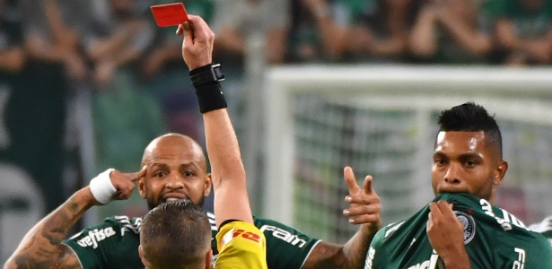 FUTEBOL: Felipe Melo chega a 20 cartões no ano, e Palmeiras reconhece problema