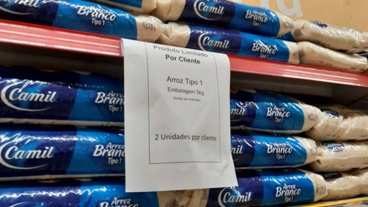 RISCO DE DESABASTECIMENTO: Mercados do Rio já limitam compras de arroz, leite e óleo de soja 