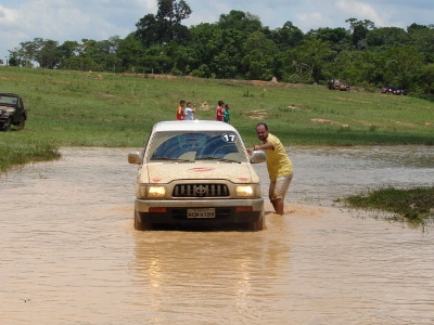 III RALLY DO BATOM - Atoleiro congestiona alguns veículos durante a prova