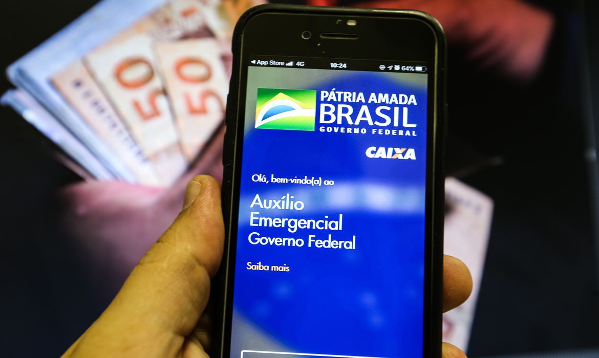 AJUDA: Trabalhadores nascidos em abril podem sacar auxílio emergencial