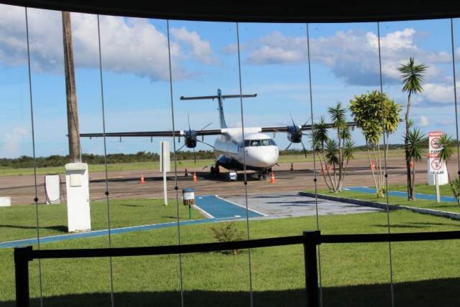 REVOLTADOS: Viagem é cancelada por falha no avião e empresa manda passageiros de ônibus