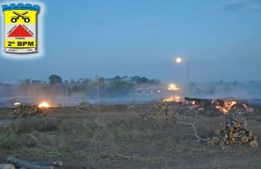 JI-PARANÁ - Polícia Ambiental flagra queimada ilegal área particular