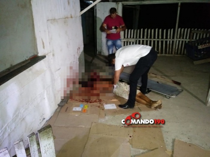 EXECUTADO: Morador de rua é brutalmente assassinado enquanto dormia em calçada