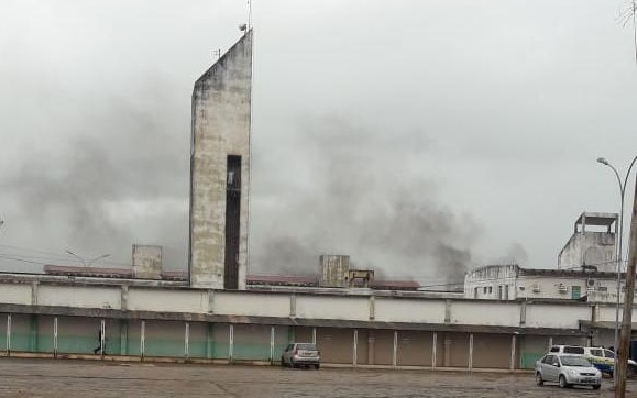 URGENTE: Apenados iniciam motim no presídio Urso Branco de Porto Velho