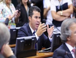 Deputados rondonienses votam a favor de mensalidade em universidades federais