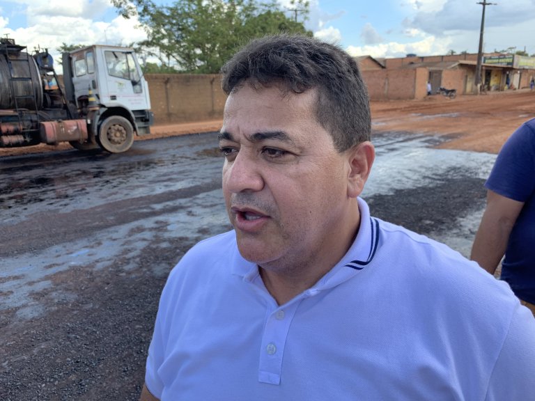 ZONA LESTE: Vereador Pastor Sandro acompanha asfaltamento da Rua Petrolina