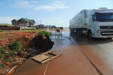 PERIGO - BR 364 corre risco de ceder dentro de área urbana na capital