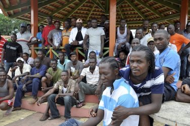 Acre pode fechar fronteira para conter haitianos 