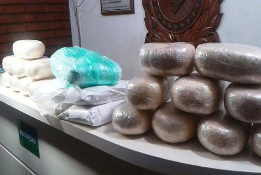 Trio é preso em ônibus com mais de 20 kg de cocaína