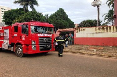 SINISTRO - Incêndio destrói parte de residência na capital
