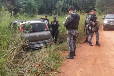 Homens são executados a tiros dentro de carro na zona Rural