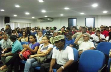 Servidores municipais realizam manifestação na Câmara Municipal da capital - Fotos