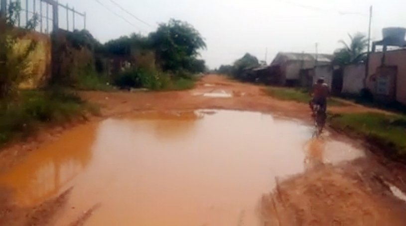 Buracos e poeira: Moradores do bairro Igarapé se dizem abandonados pela Prefeitura de Porto Velho