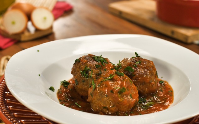 ÓTIMA OPÇÃO: Almôndegas que podem ser feitas bem rápido 