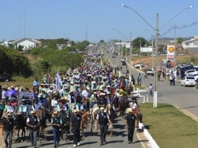 Cerca de 4 mil pessoas participam da cavalgada da 32° Expoari