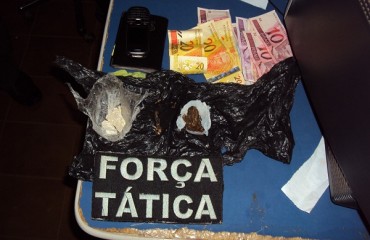 Trio é preso acusado de traficar crack e maconha após denuncia da comunidade