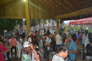 Mototaxistas realiza festa de confraternização com grande apoio do comercial local