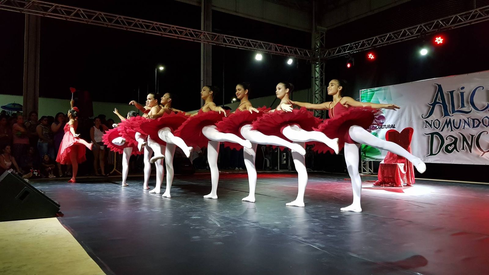  DIVERSÃO: Neste sábado, na Praça Aluízio Ferreira, tem ballet, banda de música e coral