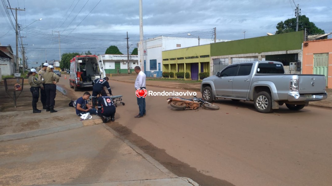 CHOQUE: Motociclista inabilitado bate na traseira de caminhonete e casal fica ferido