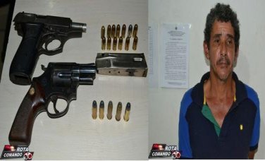 Homem é preso com duas armas em bar