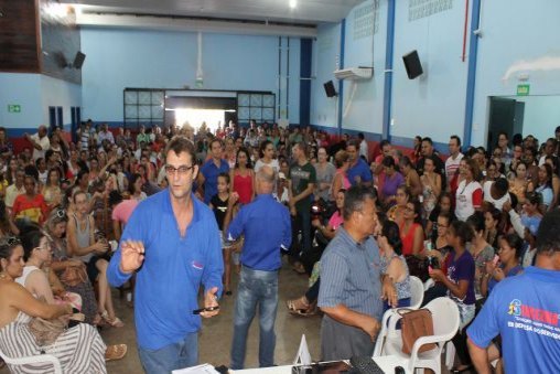 Servidores decidem por unanimidade pelo movimento grevista