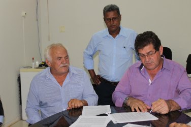 Prefeito dá ordem de serviço para construção de escolas