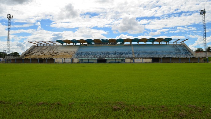 DE NOVO!: Mais uma vez o estádio Biancão de Ji-Paraná é furtado e deixa campo as escuras