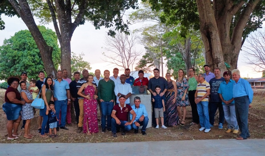 PRIMAVERA DE RONDÔNIA: Prefeito Eduardo Bertoletti entrega praça à comunidade de Querência do Norte