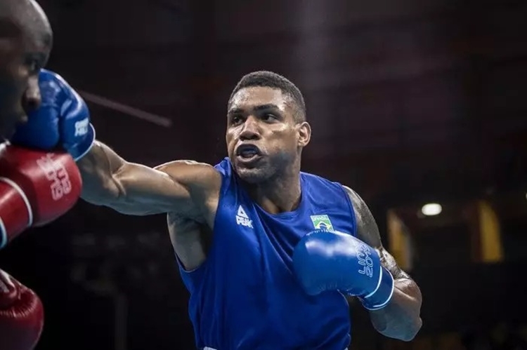 OLÍMPIADAS: Abner Teixeira vence e avança às quartas de final no boxe