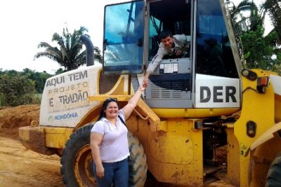 Deputada  acompanha trabalhos do DER em Nova Mamoré