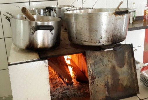 NONATO BORGES - Comida caseira em fogão a lenha