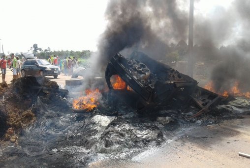 SEM ENERGIA - Manifestantes mantem bloqueio sem previsão de liberação da BR