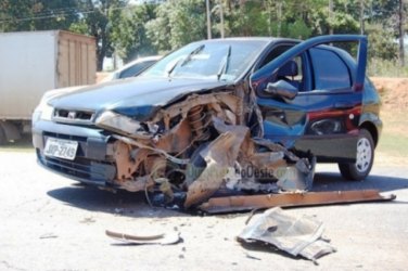 OURO PRETO – Motorista perde controle de veículo e bate em  carreta na BR-364