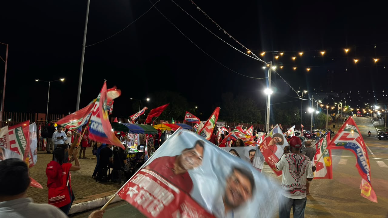 ELEIÇÕES 2026: Apoiadores se reúnem na EFMM para início do debate-show do Rondoniaovivo