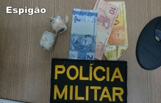 Após denúncia, traficante é detido com entorpecentes 